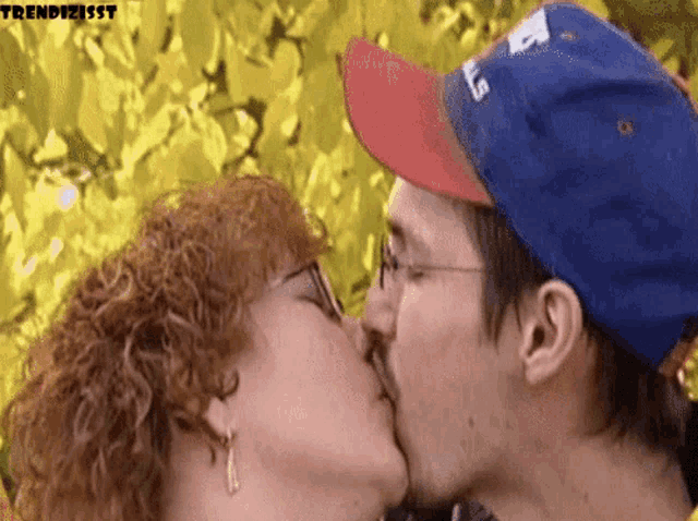 Kissing Love GIF - Kissing Love Couples GIFs