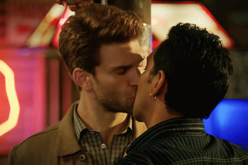Walker Kissing GIF - Walker Kissing Liam Walker GIFs