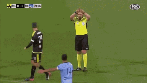 Soccer Stretching GIF - Soccer Stretching This Big GIFs