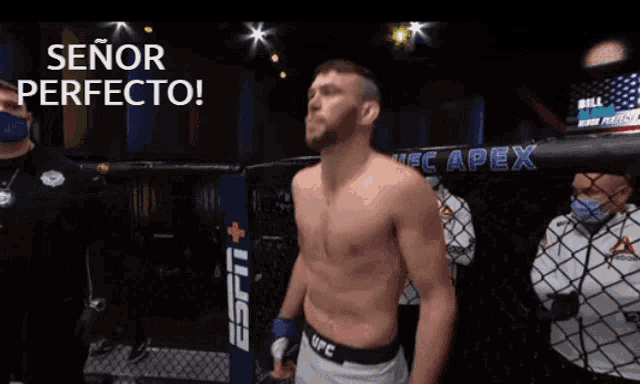 a man in a boxing ring says " señor perfecto " in spanish