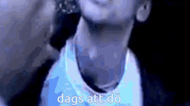 a close up of a person 's neck with the words dags att do visible