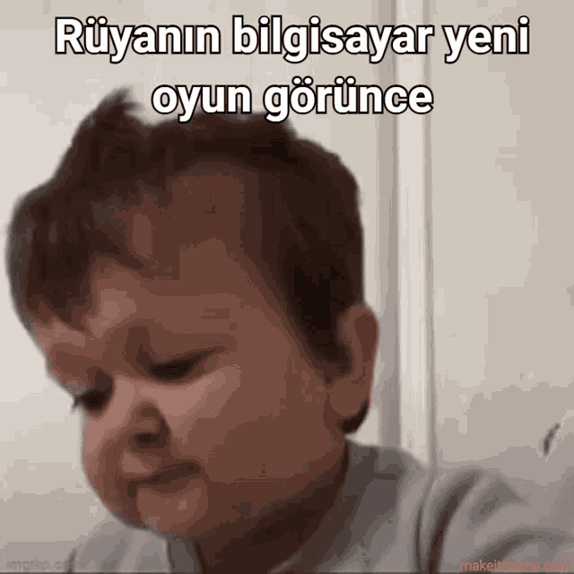 a baby is making a funny face with the words rüyanın bilgisayar yeni oyun görünce written above him