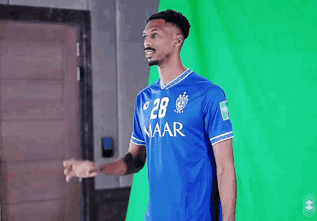 a man wearing a blue shirt that says 28 maar