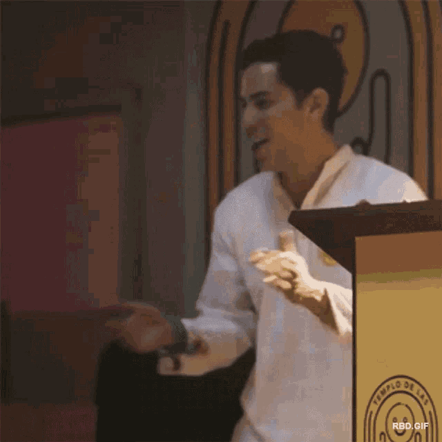 How To Survive Being Single Christian Chavez GIF - How To Survive Being Single Christian Chavez Como Sobrevivir Soltero GIFs