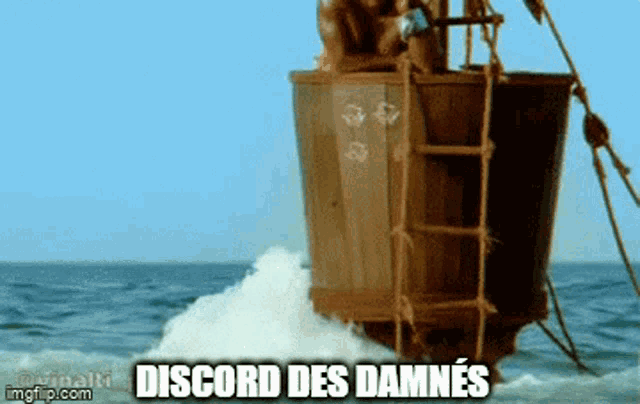 a wooden boat in the ocean with the words " discord des damnes " written below it
