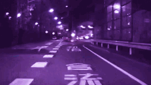 a blurry picture of a street with a sign that says ' t.e. '