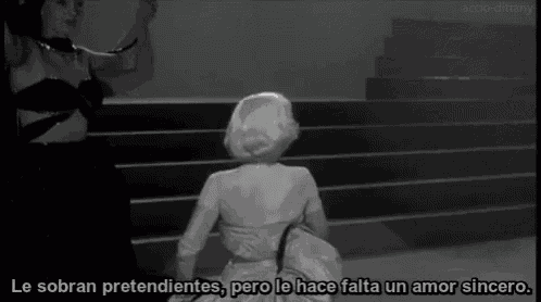 a black and white photo of a woman with the words le sobran pretendientes on the bottom left
