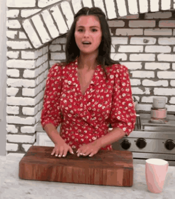 Selena Gomez Excited GIF - Selena Gomez Excited Selena And Chef GIFs