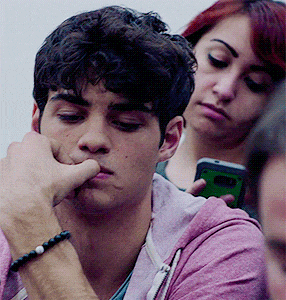 Alexrolnoah GIF