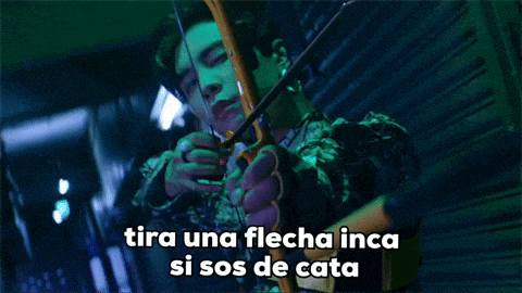 a man is holding a bow and arrow with the caption tira una flecha inca si sos de cata