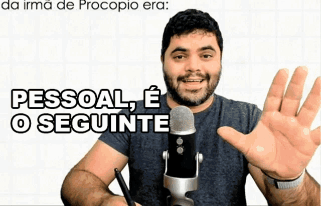 a man stands in front of a microphone with the words pessoal e o seguinte written above him