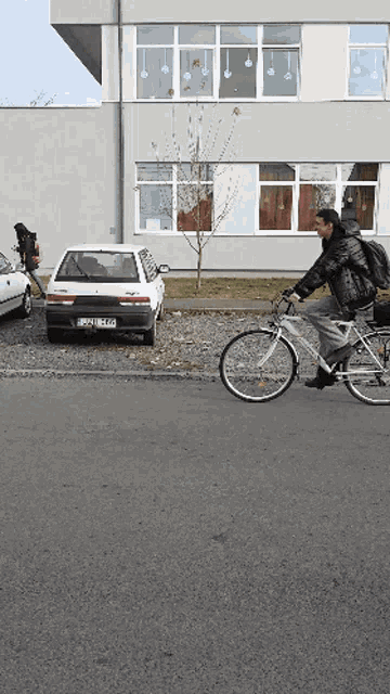 a man is riding a bicycle with a license plate that says jv411-tfg