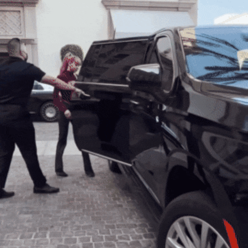 Lisa Saturnoveir GIF
