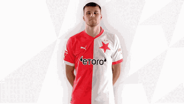 a man wearing a red and white shirt with etoro on it