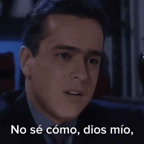 a man in a suit and tie with the words no se como dios mio below him
