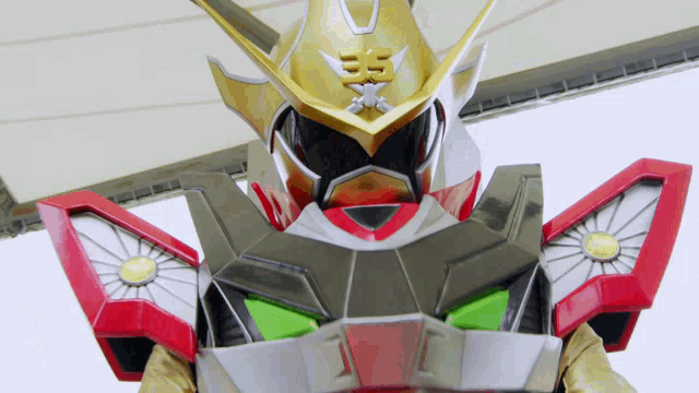 a close up of a robot with the letter s on it