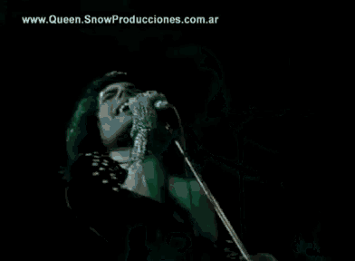 a blurry picture of a person with the website www.queen.snowproducciones.com.ar in the corner