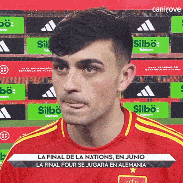 a man in a red shirt with the words la final de la nations en junio on the bottom