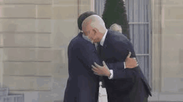قيسسعيد بواسالأكتاف Meme