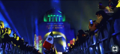Festival Del Dia De Muertos Desfile GIF - Festival Del Dia De Muertos Desfile Bandera Mexicana GIFs