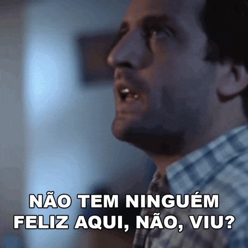 a man in a plaid shirt says não tem ninguem feliz aqui não viu