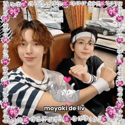 a picture of two boys with the words moyaki de liv on the bottom right