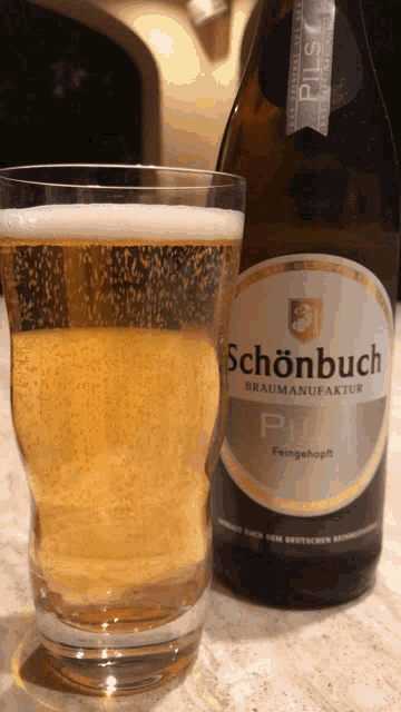 Beer Schoenbuch GIF