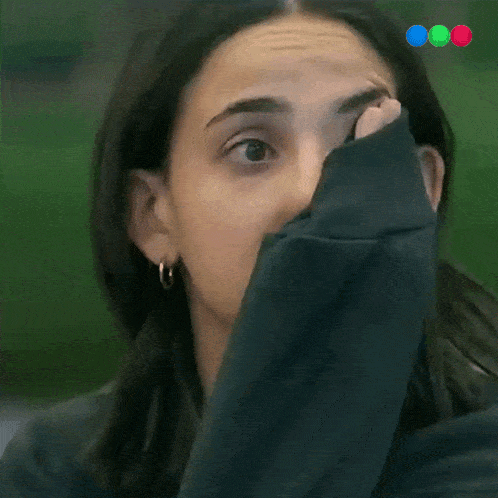 Limpiando Las Lágrimas Lucía Maidana GIF - Limpiando Las Lágrimas Lucía Maidana Gran Hermano Argentina GIFs