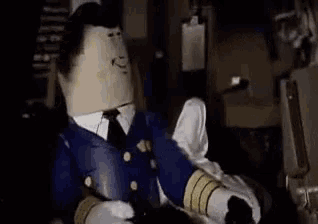 a stuffed pilot is sitting on a plane with the words viaje en ryanair above him