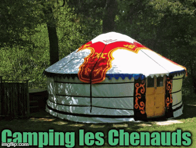 a picture of a yurt with the words camping les chenauds on the bottom