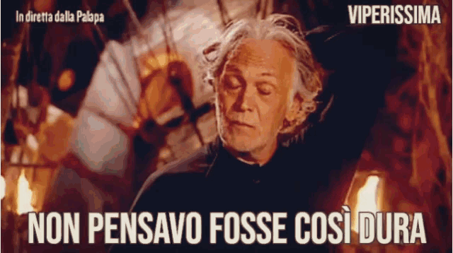 a poster with a man and the words " non pensavo fosse così dura " on it