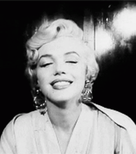 Marilyn Monroe Kiss GIF - Marilyn Monroe Kiss Kisses GIFs