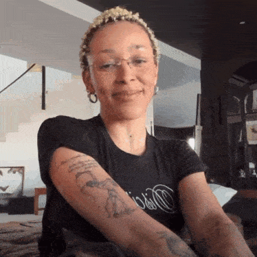 a woman has a tattoo on her arm that says ' ioioio ' on it