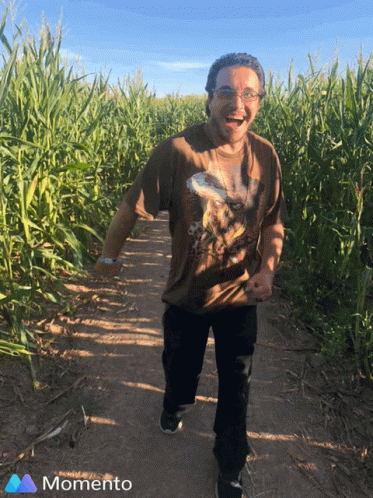 Corn Maze Runner GIF - Corn Maze Runner Dance GIFs