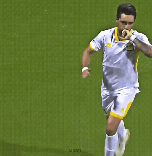 a soccer player wearing a yellow and white jersey with the word juventus on the front