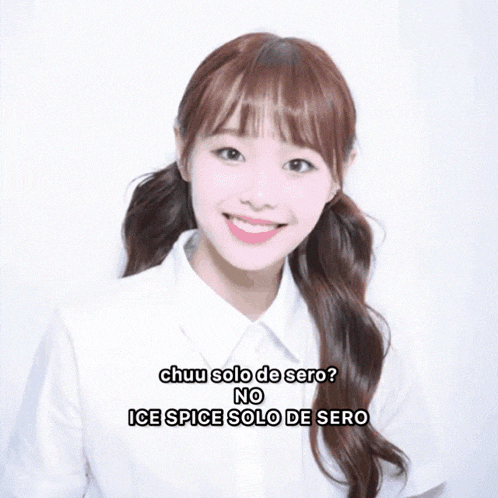 chuu solo de sero no ice spice solo de sero is written on a picture of a girl