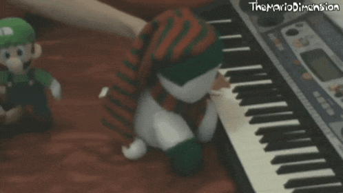a stuffed animal sitting next to a keyboard with the words y tu que written on it