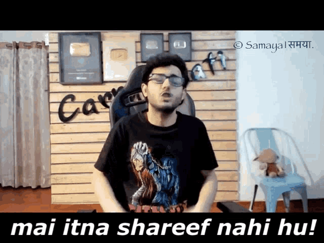 a man wearing glasses and a black shirt with the words mai itna shareef nahi hu on the bottom