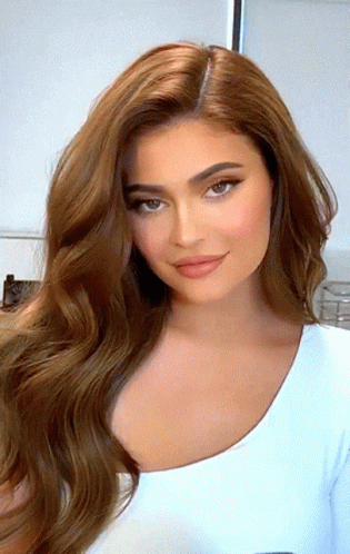 Kylie Jenner Smile GIF - Kylie Jenner Smile Look GIFs