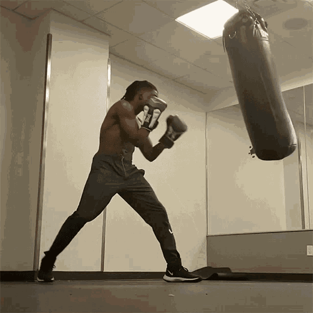 Boxing The Black Mastadonte GIF - Boxing The Black Mastadonte Workout GIFs