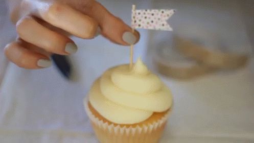 Cupcake Flag Toppers GIF - Cupcake Cupcakeflag Baking GIFs