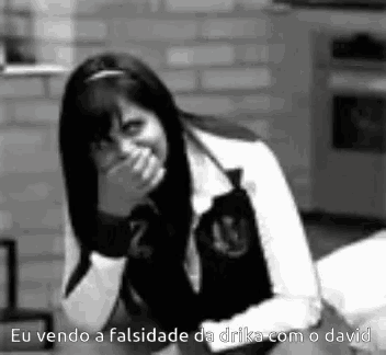 a black and white photo of a woman with the words eu vendo a falsidade da drika com o david on the bottom