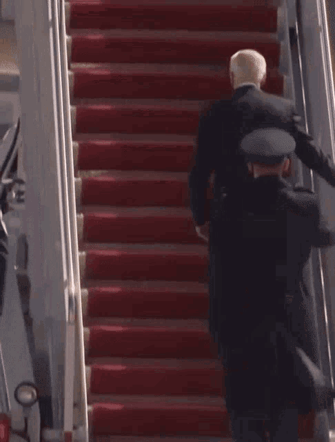 a man is falling down a set of stairs with a sign that says en