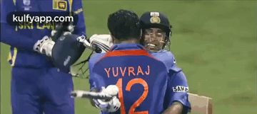 One Of The Finest Moments For Yuvaraj Singh With Dhoni.Gif GIF - One Of The Finest Moments For Yuvaraj Singh With Dhoni Cricket Sports GIFs
