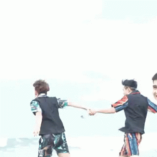Beach Holding Hands GIF - Beach Holding Hands Happy GIFs