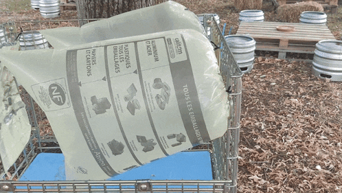 a bag that says " tous les emballages " is in a metal cage