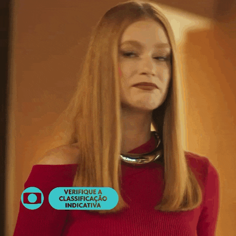 a woman is wearing a red off the shoulder top with a blue button that says verifique a classificacao indicativa