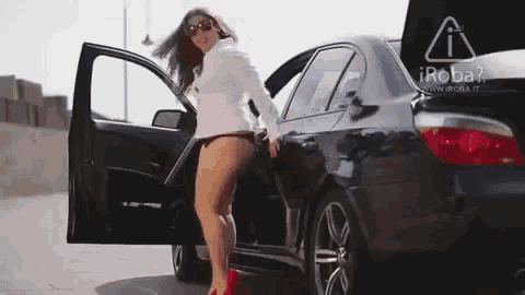 a woman is getting out of a car with the word roba on the bottom right