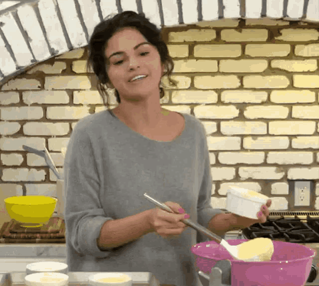 Selena Gomez Selena And Chef GIF - Selena Gomez Selena And Chef Cooking GIFs