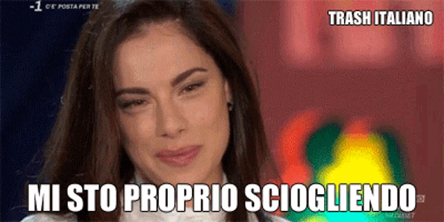 a picture of a woman with a caption that says " trash italiano "
